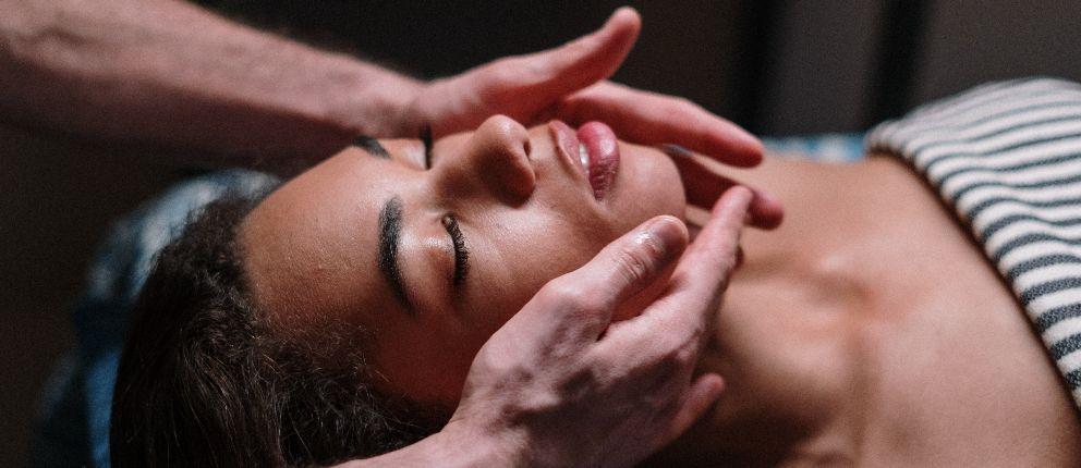 Soin du visage Clermont-Ferrand : des soins naturels pour régénérer votre peau avec ARDEVIE®️